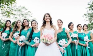 A NOIVA DEVE INTERFERIR NO VESTIDOS DAS MADRINHAS