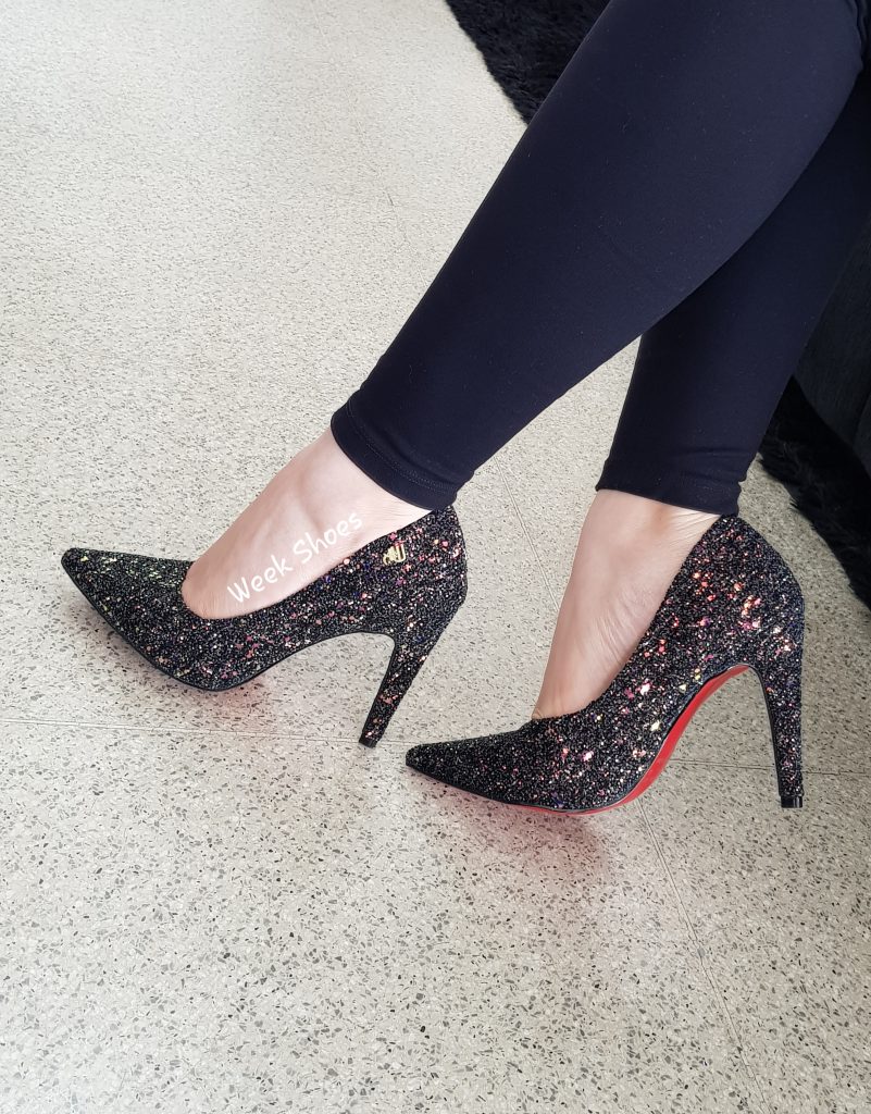 O sapato Week Shoes que não pode faltar no seu closet: scarpin preto