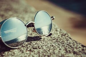 Modelos de óculos que nunca saem de moda: 3 ideias legais